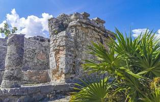 antiguo tulum ruinas maya sitio templo pirámides artefactos paisaje marino méxico. foto