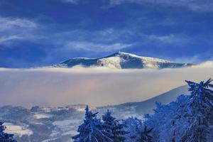 paisaje de montaña de invierno foto