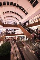 grecia, 2022 - interior del centro comercial foto