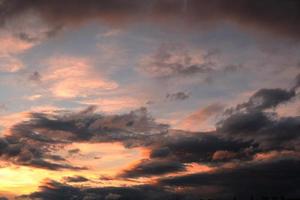 cielo azul con nubes foto