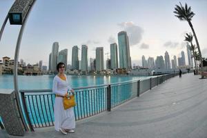 mujer turista feliz foto