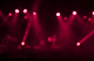 imagen borrosa del fondo de las luces rojas del escenario foto