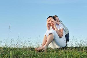 mujer niño al aire libre foto