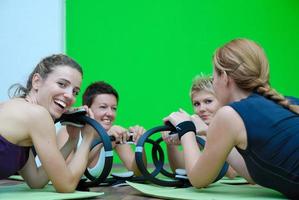 mujeres en un gimnasio foto