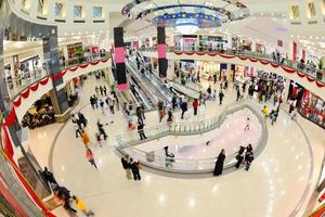 dubai, 2022 - interior de un centro comercial foto