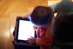 mom and child using tablet photo