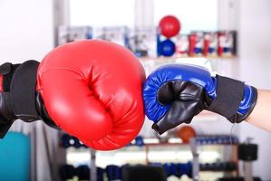 .concepto de competición con guantes de boxeo foto