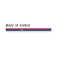 hecho en serbia, placa o etiqueta con bandera aislada vector