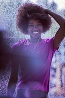 retrato, de, joven, mujer afro americana, en, gimnasio foto