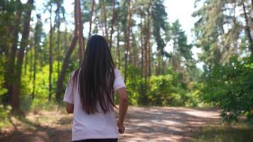 chica en el parque video