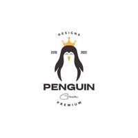 lindo pingüino con diseño de logo de corona vector