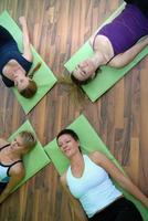 mujeres en un gimnasio foto