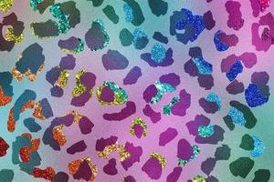 Fondo de textura de piel de animal con purpurina glam de arco iris, patrón de piel de animal. foto