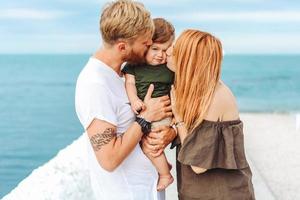 familia feliz de vacaciones foto