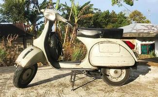 close-up photo of vespa classic