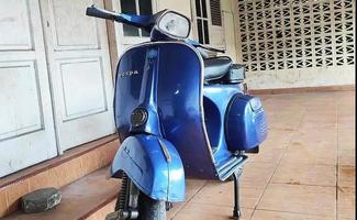 close-up photo of vespa classic