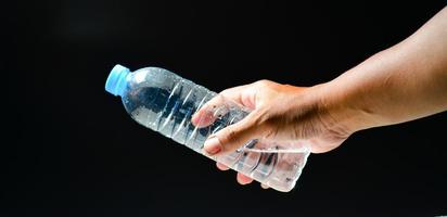 concepto de residuos plásticos y contaminación por residuos plásticos. foto