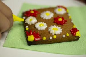 galletas con glaseado. Cocinando. hornear en casa. galletas de azúcar con tus propias manos. decoración con crema pastelera casera. foto