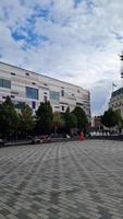 centro de la ciudad de luton y edificios locales, vista de ángulo alto del centro de la ciudad de luton y la estación de tren. luton inglaterra gran bretaña foto