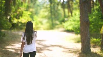 ragazza nel parco video