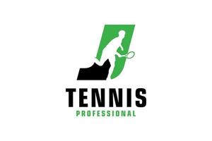 letra j con diseño de logotipo de silueta de jugador de tenis. elementos de plantilla de diseño vectorial para equipo deportivo o identidad corporativa. vector