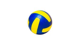 pelota de goma para jugar sobre un fondo blanco. bola amarilla-azul foto