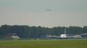 amsterdam, il Olanda luglio 24, 2017 - viaggio servizio boeing 737 partenza a 36l polderbaan. Schiphol aeroporto, amsterdam, Olanda video