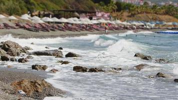 mare onde vicino il mare video