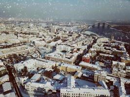 imágenes aéreas de drones. panorama de podil en kiev foto