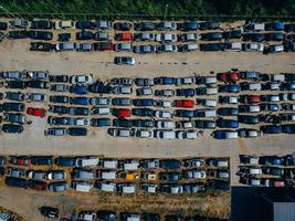 vista aérea del gran basurero de autos foto