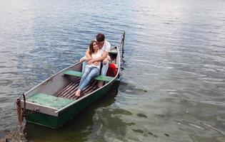 pareja en barco foto