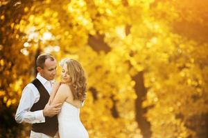 hermosa pareja el día de la boda foto