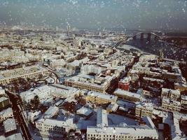 imágenes aéreas de drones. panorama de podil en kiev foto