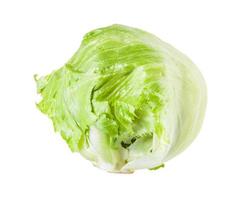 crisphead de lechuga iceberg aislado en blanco foto