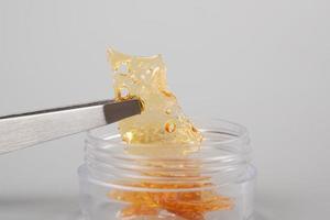 cera dorada de cannabis, pieza de alto thc dab foto