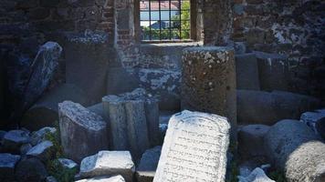 rood hal basiliek Romeins historisch structuur in de oude Grieks wereld in bergama kalkoen video