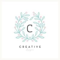 logotipo floral de lujo letra c para negocios de cosmética de belleza, invitación de boda, boutique y otra empresa vector