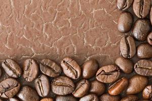 vista superior de granos de café tostados con espacio de copia foto