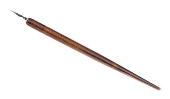 Bolígrafo de vista lateral con punta afilada y soporte marrón foto