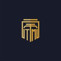 logotipo de monograma inicial de tm elegante con diseño de estilo de escudo para mural de juegos de bufete de abogados vector