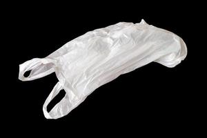 bolsa de plástico blanca aislada sobre fondo negro foto