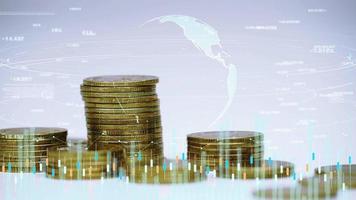 aumento de la pila de monedas con holograma de datos comerciales. concepto de crecimiento empresarial. video