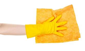 mano en guante amarillo limpia con gran trapo amarillo foto