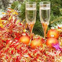Two glasses with gold Xmas decorations and tree 6 photo