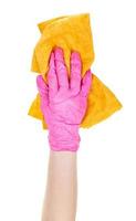 mano en guante rosa sostenga el recorte de trapo amarillo arrugado foto