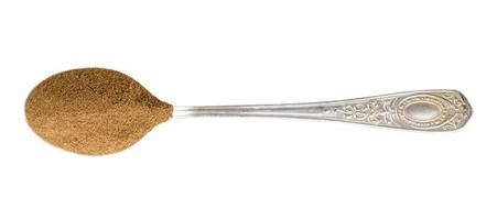 vista superior de la raíz de achicoria tostada molida en cuchara foto