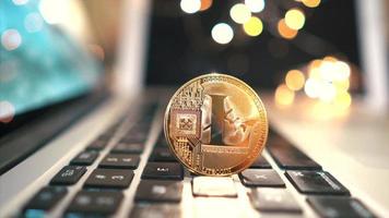 Litecoin Nahaufnahme echter Krypto auf der Tastatur video