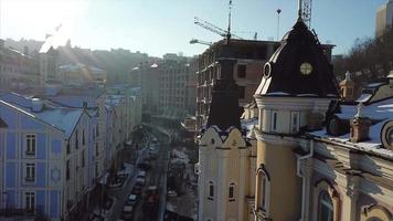 vista aérea de podil, barrio histórico de Kyiv video
