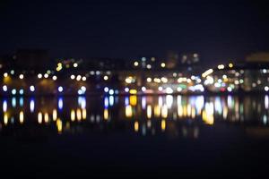 ciudad de noche bokeh.fuera el tráfico de enfoque. foto