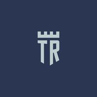 monograma del logotipo tr con castillo de fortaleza y diseño de estilo escudo vector